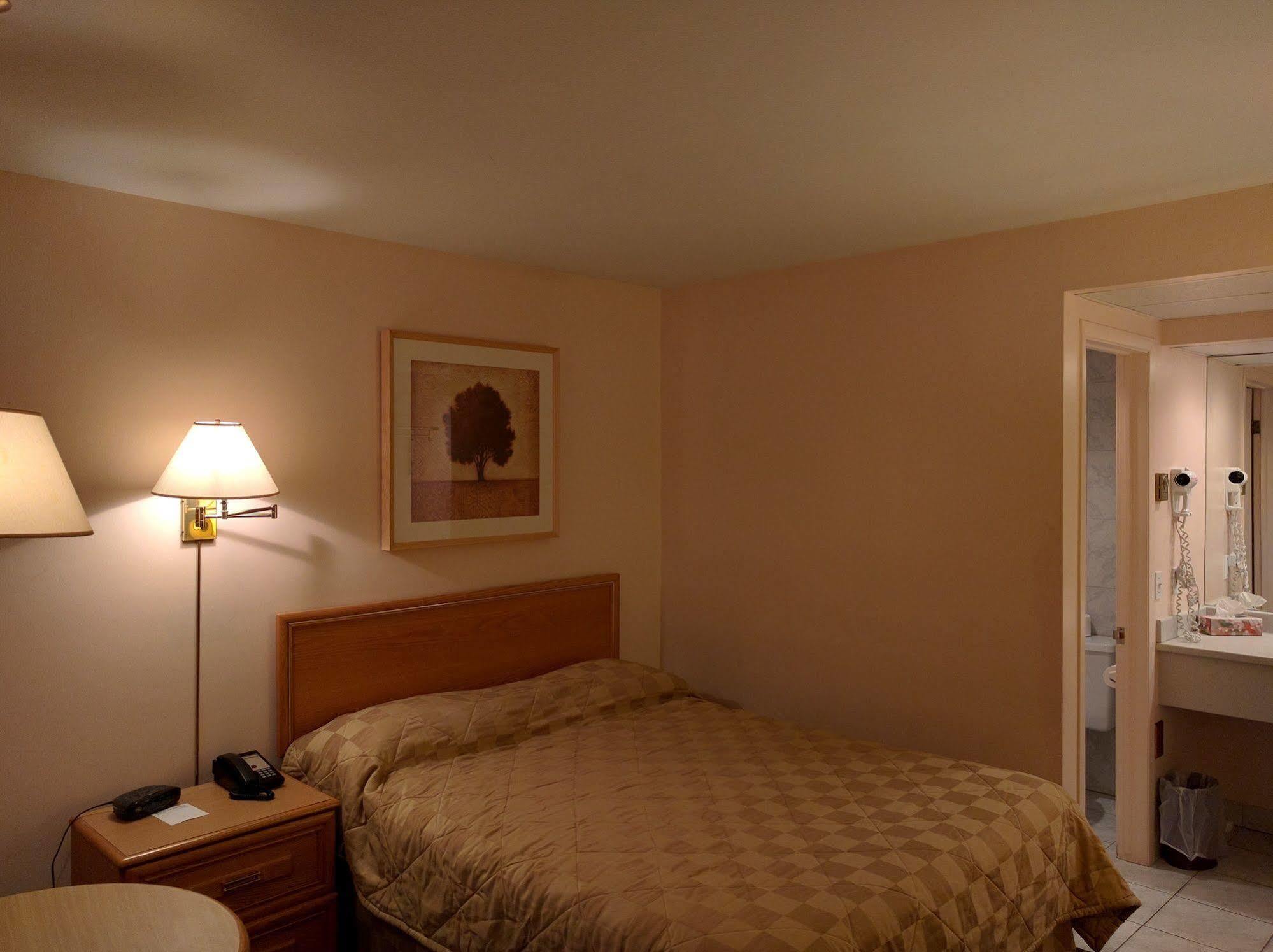 Motel La Siesta Saint-Lambert-Chambly Екстериор снимка