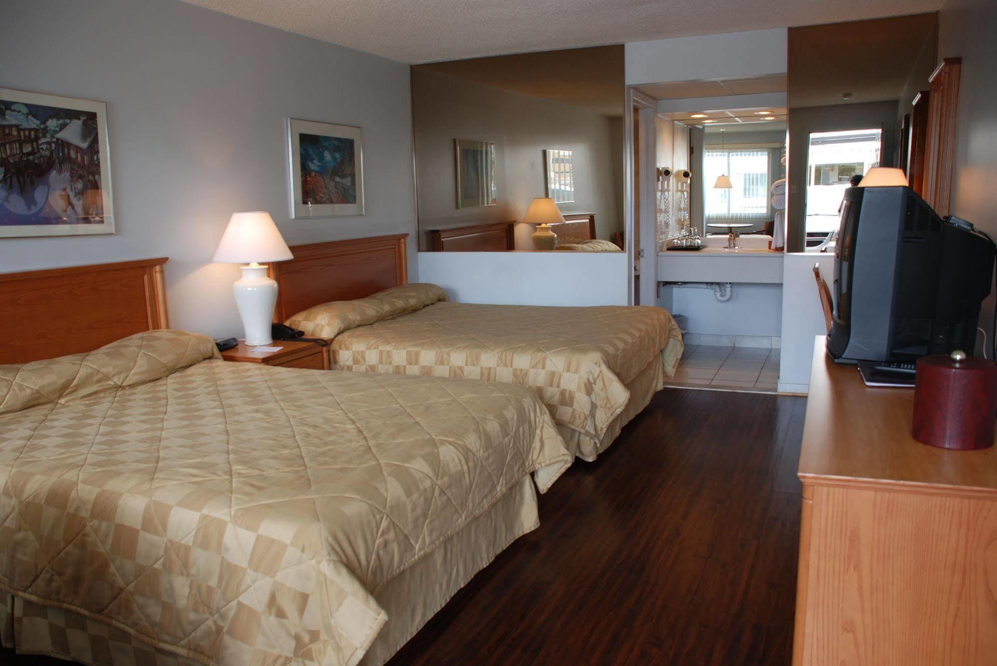 Motel La Siesta Saint-Lambert-Chambly Екстериор снимка
