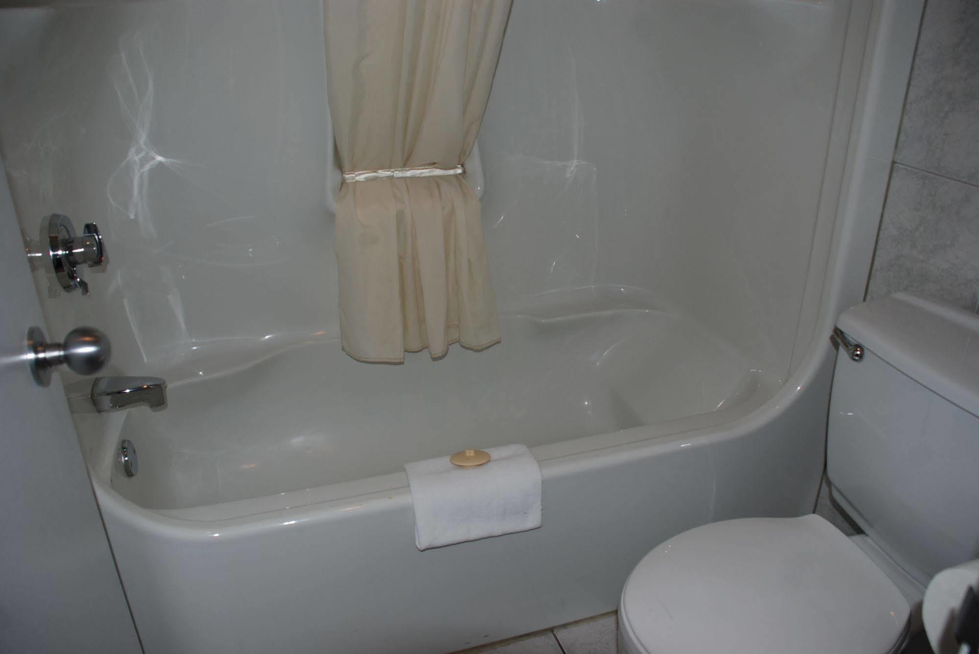 Motel La Siesta Saint-Lambert-Chambly Екстериор снимка
