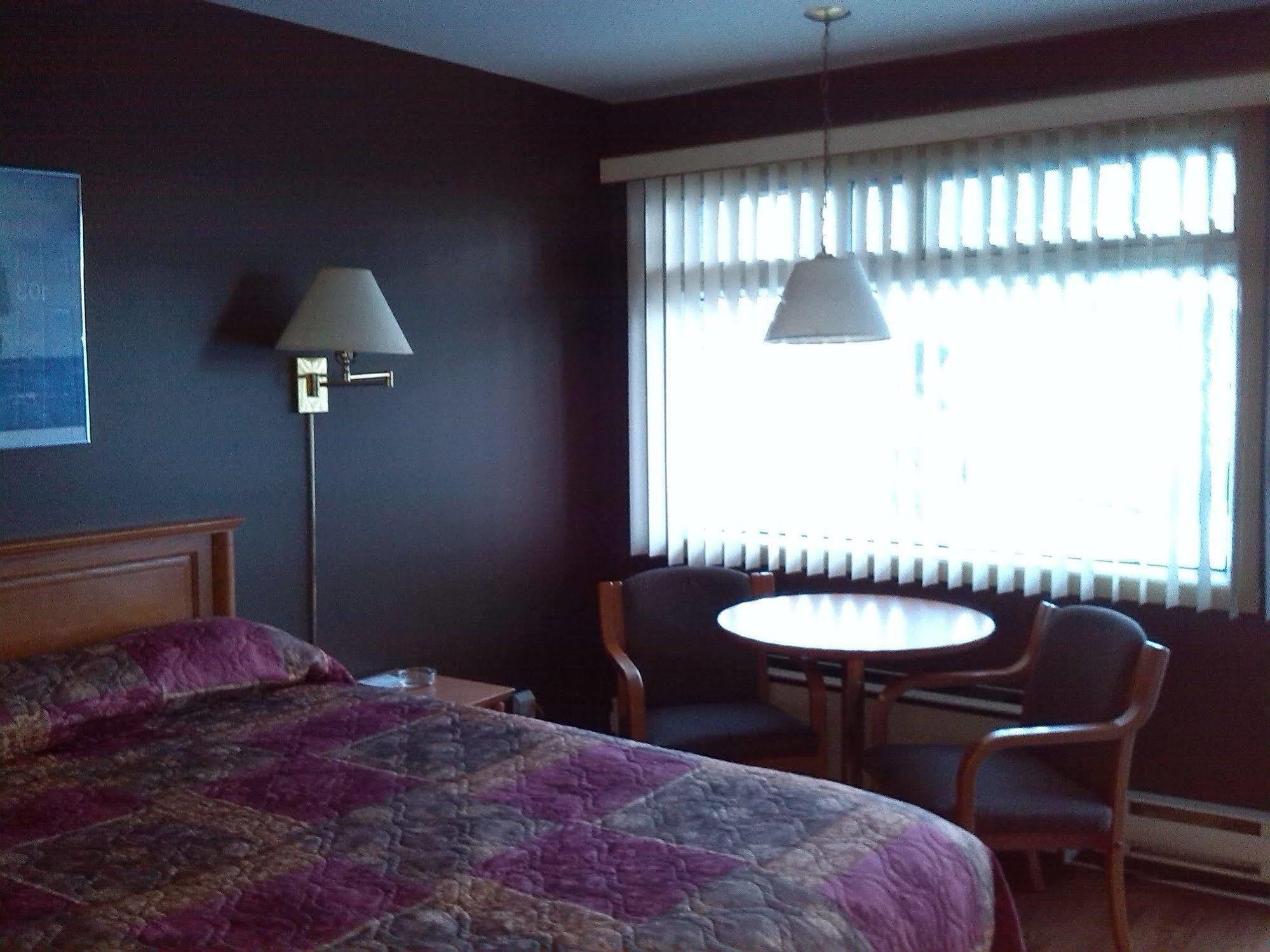 Motel La Siesta Saint-Lambert-Chambly Екстериор снимка