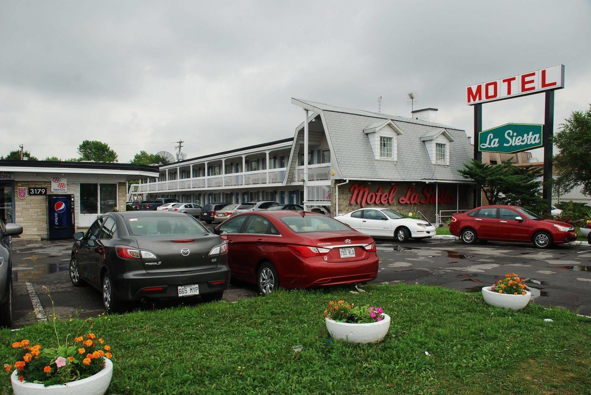 Motel La Siesta Saint-Lambert-Chambly Екстериор снимка