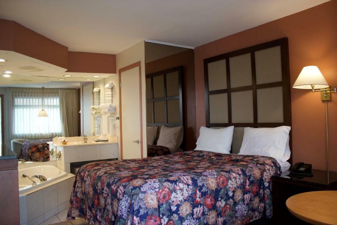 Motel La Siesta Saint-Lambert-Chambly Екстериор снимка